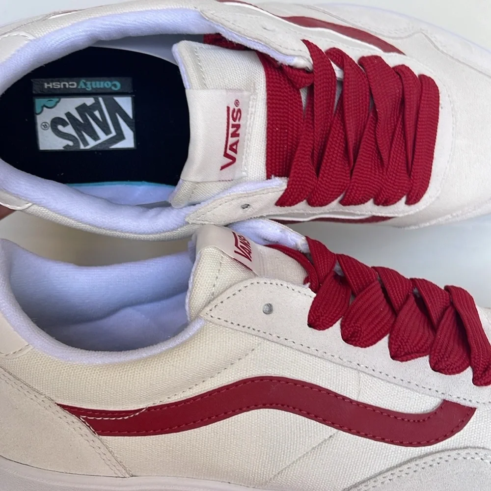Vans Men’s Cruze Too Cc 90s Retro Blanc De Blanc
VN000CMTJVY
Sneakers - Picture 4 of 16